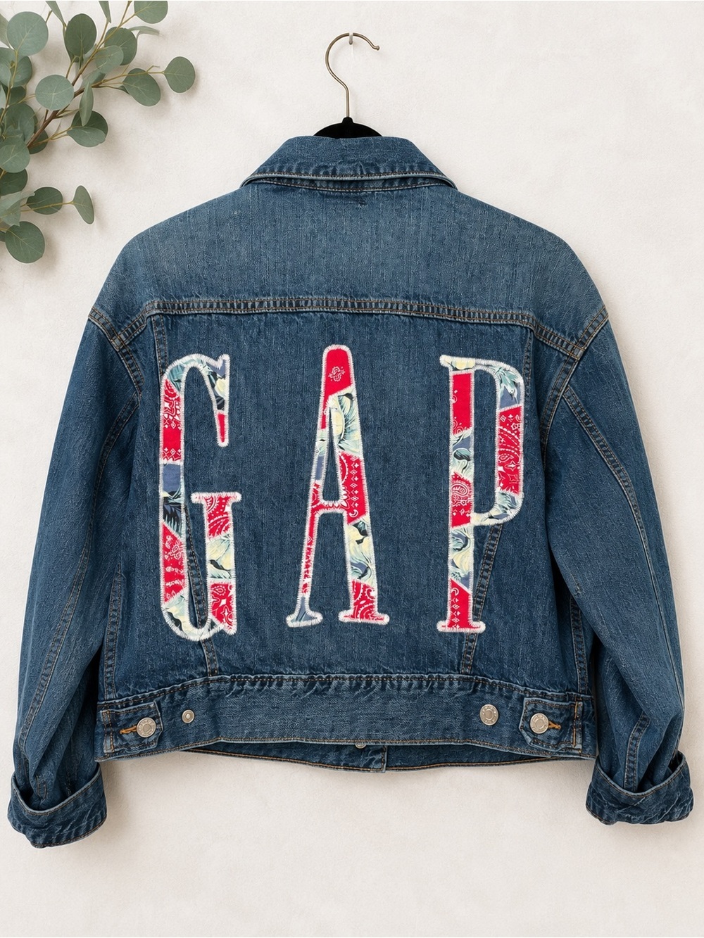 GAP Denim Embroidered Logo SPELLOUT Jean Jacket Large Blue Cotton Patchwork